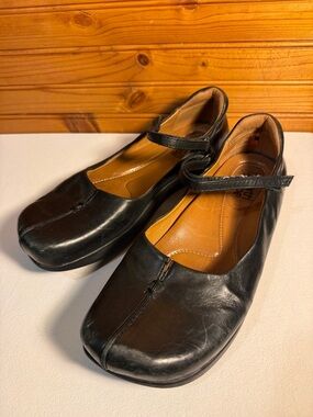 Women's Black Mary Jane Leather Flats with Secure Strap